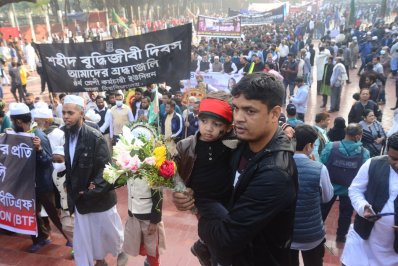 শহীদ বুদ্ধিজীবী স্মৃতিসৌধে সাধারণ মানুষের ঢল