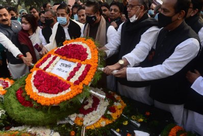 ১৪ দলের পক্ষেও জানানো হয়েছে ফুলেল শ্রদ্ধা
