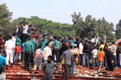 অব্যবস্থাপনায় মিরপুর বুদ্ধিজীবী স্মৃতিসৌধে শ্রদ্ধার ফুল পদদলিত