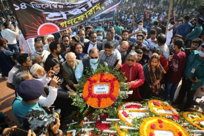 শ্রদ্ধা জানিয়েছে বিভিন্ন রাজনৈতিক দল ও সংগঠন