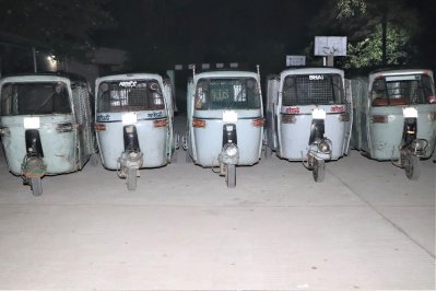 কাফরুলে ১০ অটোরিক্সাসহ চোরচক্রের পাঁচ সদস্য গ্রেফতার