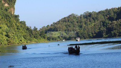 কাপ্তাই হ্রদ এক অন্যরকম অনুভূতি তৈরি করে