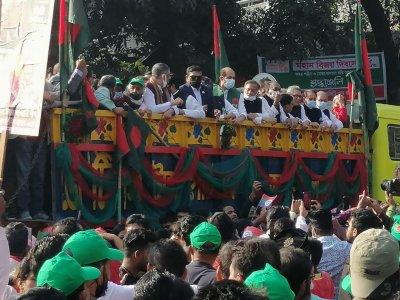 শোভাযাত্রায় আওয়ামী লীগের নেতাকর্মীরা