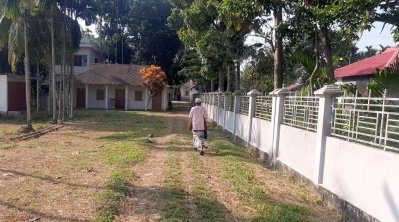 পলাতক জিয়াউল হকের বাড়ি