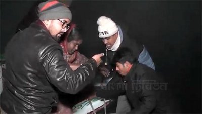 দগ্ধ যাত্রীদের উদ্ধার করে হাসপাতালে পাঠানো হয়