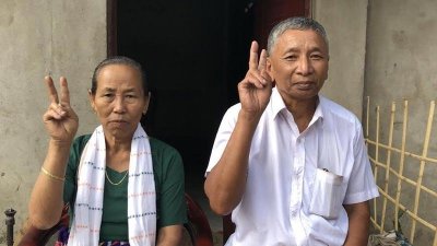 মেযের সাফল্যে উচ্ছ্বসিত মা-বাবা