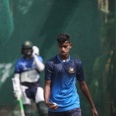 জাতীয় দলের নেটে সাকিব আল হাসানের বিপক্ষে বোলিংয়ে রিপন মণ্ডল