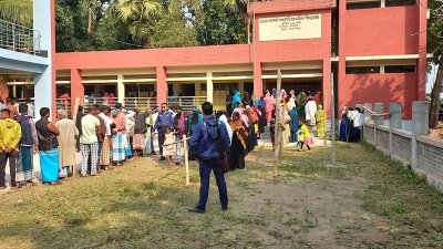 সতর্ক অবস্থানে আইনশৃঙ্খলা রক্ষাকারী বাহিনী