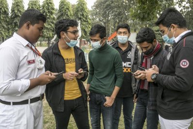 ভালো ফলে উচ্ছ্বসিত শিক্ষার্থীরা (ফটোস্টোরি)
