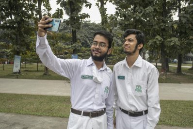 ভালো ফলে উচ্ছ্বসিত শিক্ষার্থীরা (ফটোস্টোরি)