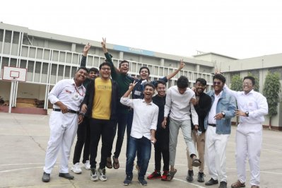 ভালো ফলে উচ্ছ্বসিত শিক্ষার্থীরা (ফটোস্টোরি)