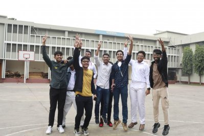ভালো ফলে উচ্ছ্বসিত শিক্ষার্থীরা (ফটোস্টোরি)