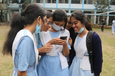 ভালো ফলে উচ্ছ্বসিত শিক্ষার্থীরা (ফটোস্টোরি)
