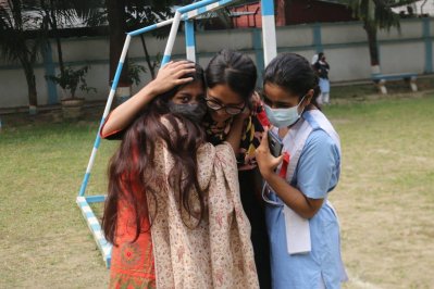 ভালো ফলে উচ্ছ্বসিত শিক্ষার্থীরা (ফটোস্টোরি)