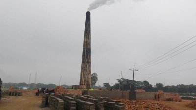 ভাটার কালো ধোঁয়া ও ধুলাবালিতে স্বাস্থ্য ঝুঁকিতে পড়েছেন স্থানীয়রা