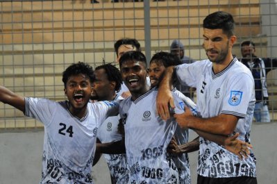 লাল কার্ড না দেখানো নিয়ে প্রশ্ন, সেমিতে মোহামেডান
