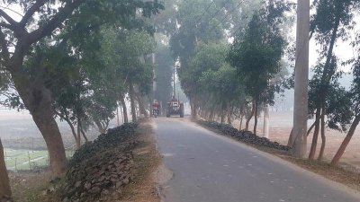 শীতের তীব্রতা কমায় জনজীবনে স্বস্তি ফিরেছে
