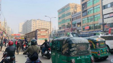 রাজধানীতে অফিসের সময়ে সড়কে তীব্র যানজট
