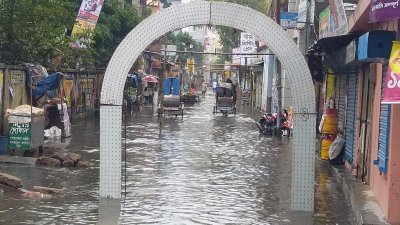 মাঘের বৃষ্টিতে ডুবলো খুলনার সড়ক
