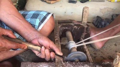 ৪০ বছর ধরে মহিষের শিং দিয়ে গহনা বানান জীবন চাকমা