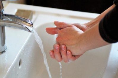 হাতে মাছের আঁশটে গন্ধ? জেনে নিন করণীয়
