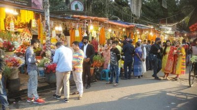 ফুলের দামে লেগেছে উৎসবের আগুন