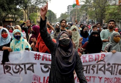 ভারতের হিজাব বিতর্কে বিভাজনের রেখা শ্রেণিকক্ষেও