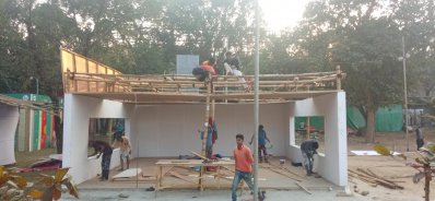 বইমেলা শুরু হয়ে গেলেও স্টল নির্মাণ চলছে