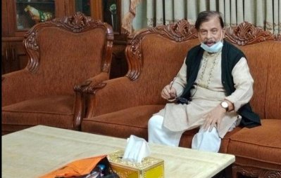 খন্দকার মোশাররফ হোসেনের বাসায় মাহমুদুর রহমান মান্না (ছবি সালমান তারেক শাকিল)