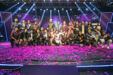 টফিজয়ী ত্রয়ী পেলেন ২৫ লাখ টাকার চেক ও ক্রেস্ট