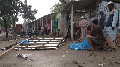 কালবৈশাখী ঝড়ে দোকান-পাট ও ঘরবা‌ড়ি ক্ষ‌তিগ্রস্ত