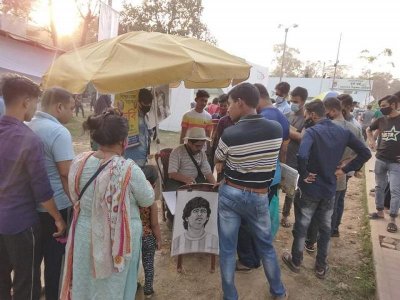 বইমেলায় স্কেচ শিল্পীদের আক্ষেপ