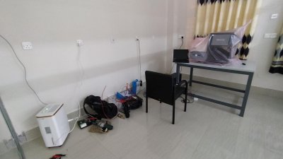 ল্যাবের বিভিন্ন প্রয়োজনীয় যন্ত্রপাতি