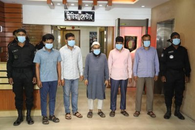ধর্মকে ঢাল বানিয়ে ২০০ কোটি টাকা হাতিয়ে নিয়েছেন তারা