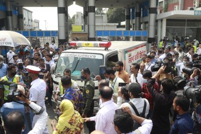 হাদিসুরের লাশ বহনকারী গাড়ি