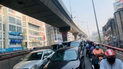 ফ্লাইওভারের ওপরে জ্যাম