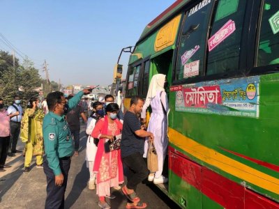 বাসে ওঠার হিড়িক