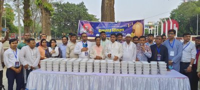 রাজধানীতে ইফতার বিতরণ