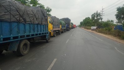 ফেরি সংকটে ৫ কিলোমিটার দীর্ঘ সারি 