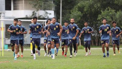 প্লে অফ ম্যাচের আগে প্রস্তুতি নিচ্ছে টিম আবাহনী