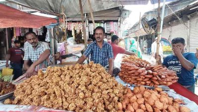 দিনে লাখ টাকার ইফতার বিক্রি করেন মাসুদ