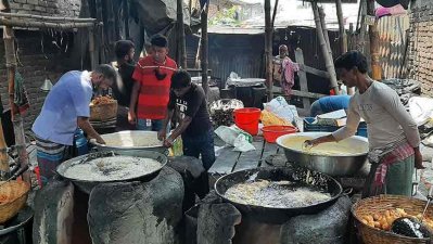 দিনে লাখ টাকার ইফতার বিক্রি করেন মাসুদ