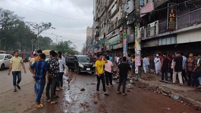 বুধবার সকালে নিউমার্কেট এলাকা