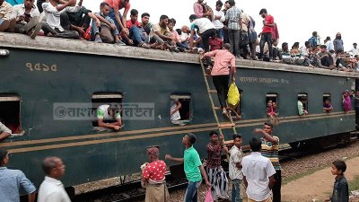 দেওয়ানগঞ্জ কমিউটার এক্সপ্রেস ট্রেনটি যাত্রাবিরতি করে শ্রীপুর রেলস্টেশনে