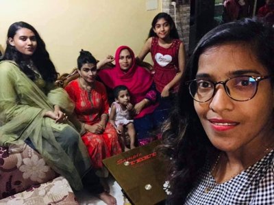পরিবারের সঙ্গে রুমানা আহমেদ