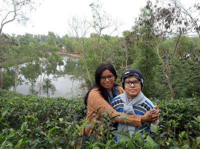 ছেলের সঙ্গে শিক্ষক শ্যামলী শীল, ছবিটি তার ফেসবুক থেকে নেওয়া