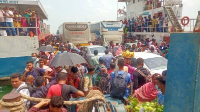 দৌলতদিয়ায় অপেক্ষায় কয়েক হাজার যানবাহন, দুর্ভোগ