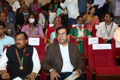 অনুষ্ঠানে পুরস্কারপ্রাপ্তদের একাংশ (ছবি নাসিরুল ইসলাম)