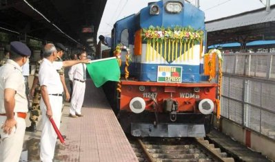 আবারও শুরু হলো ঢাকা-কলকাতা ও খুলনা-কলকাতা রুটে ট্রেন চলাচল