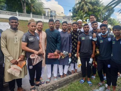 জুমার নামাজ এক সঙ্গে পড়েছেন সবাই। 